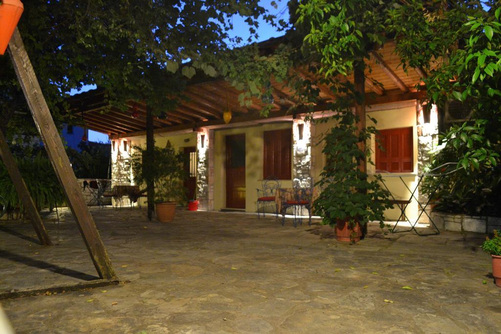 Chouchounikos Apartments 莱福卡斯特龙 外观 照片